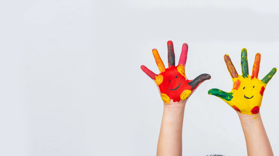 test-images/hands-child-who-smeared.jpg